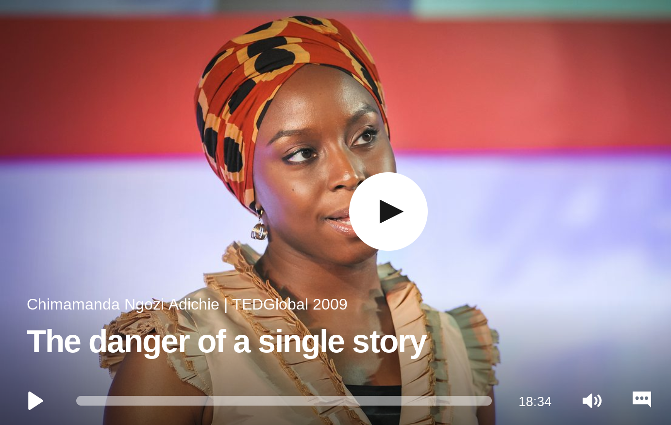 Chimamanda Ngozi Adichie在TED的舞台上