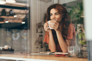 作家可以在家重现咖啡店体验的7种方法